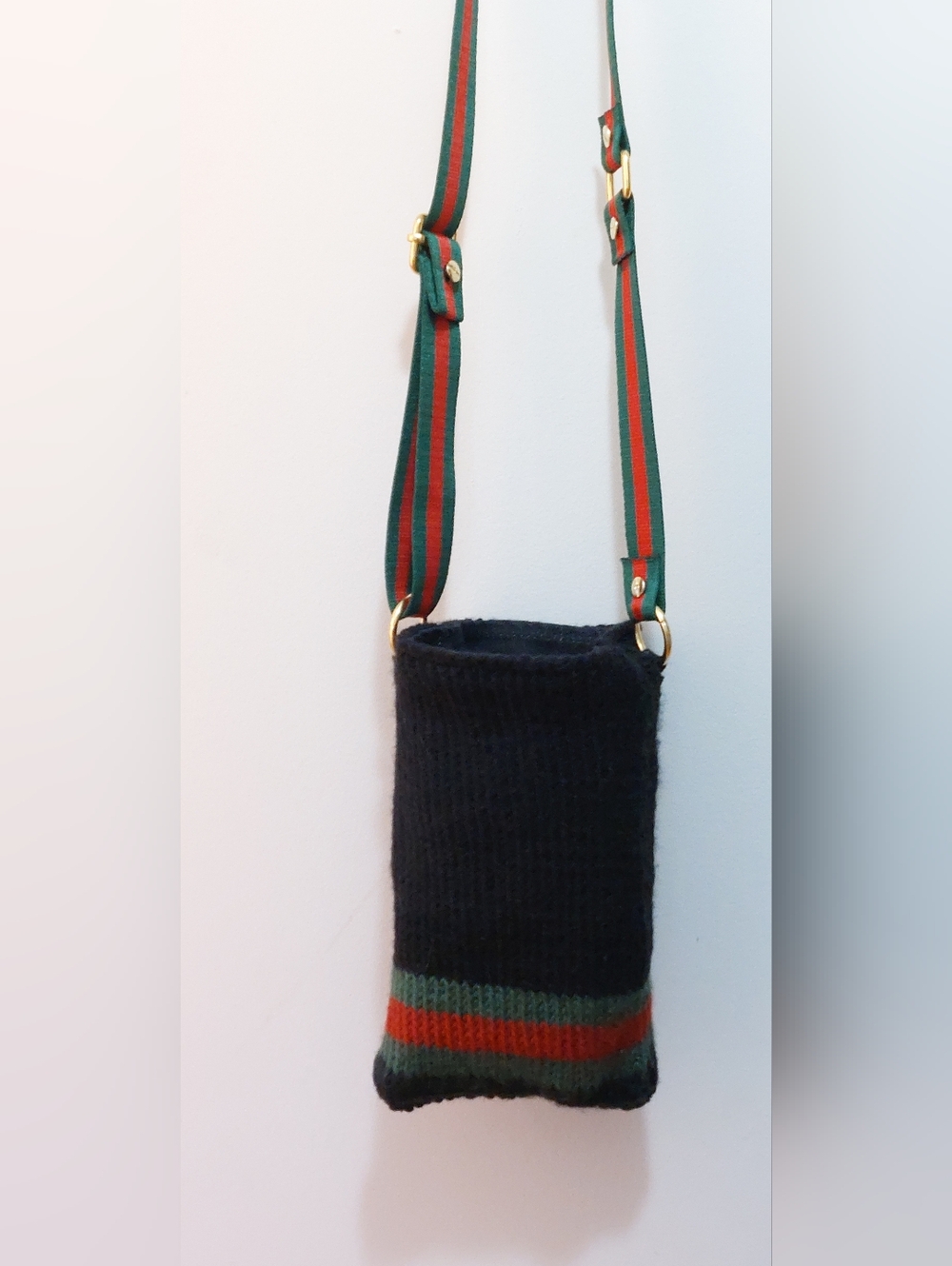 Gucci Black Knit Cellphone Case Front Vertical Logo Green-Red Striped Strap - Picture 7 of 10